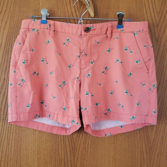 Very Gently Used Old Navy Women's Shorts Sz 8 - Picture 1 of 5